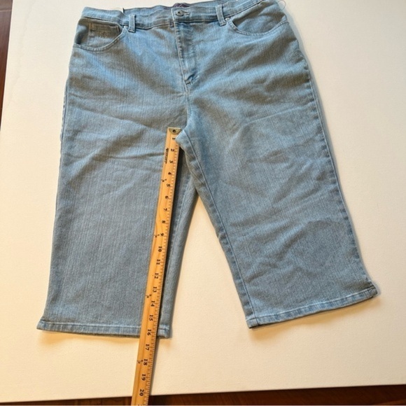 NWT Gloria Vanderbilt Ladies' Amanda Denim Caprice Jeans Size 14 (A4) - Picture 1 of 9